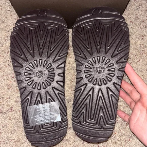 Madhappy Ugg Tasman Slippers - Picture 4 of 4